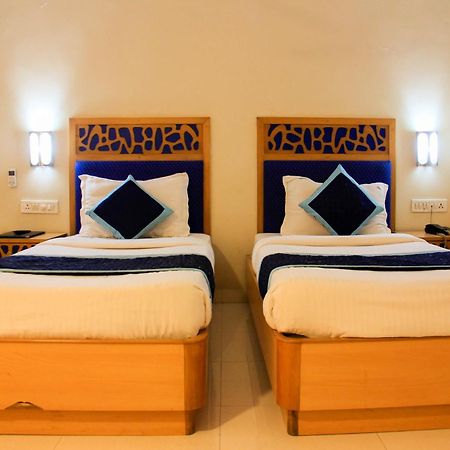 The Ambassador Hotel Пуне Екстер'єр фото